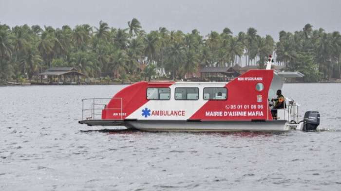 Le premier bateau ambulance de Côte d'Ivoire dessert les habitants du lagon