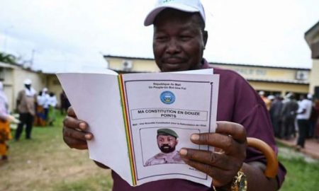 Les Maliens votent une nouvelle constitution qui ouvre la voie aux élections présidentielles