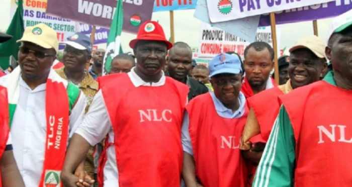 Le principal syndicat des travailleurs de Nigeria organise une grève contre l'abolition des subventions aux carburants