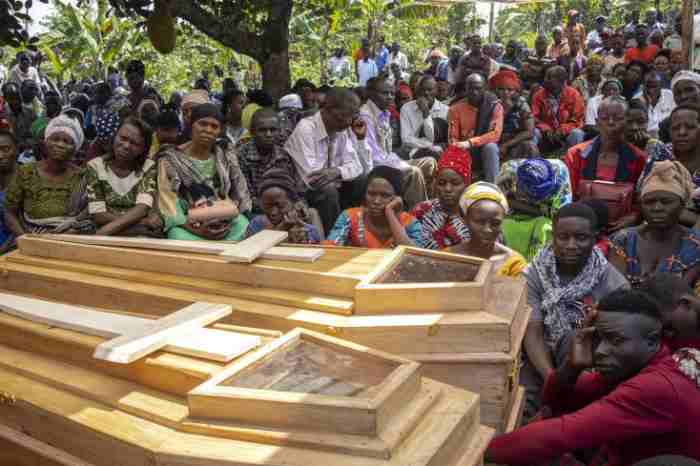 L'Ouganda arrête 20 personnes pour leur possible rôle dans un massacre d'étudiants