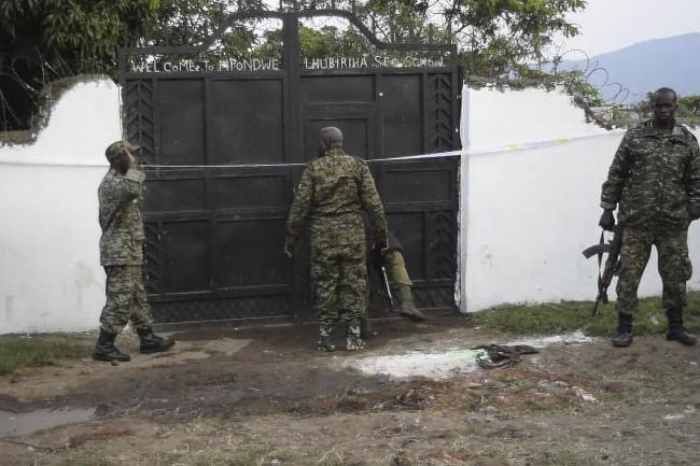 L'Ouganda envoie plus de troupes pour traquer les rebelles qui ont tué 37 étudiants