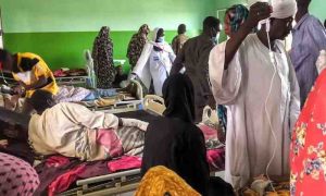Une école transformée en hôpital provisoire à cause des combats au Soudan