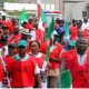 Les syndicats nigérians suspendent leur grève contre les subventions aux carburants