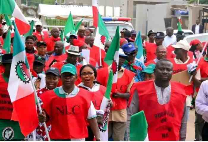 Les syndicats nigérians suspendent leur grève contre les subventions aux carburants