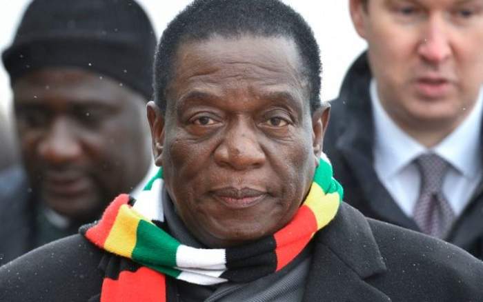 Le président du Zimbabwe promet une relance économique alors que la campagne électorale commence