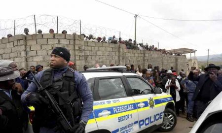 6 tués et 4 blessés dans une fusillade en Afrique du Sud, la police recherche des hommes armés