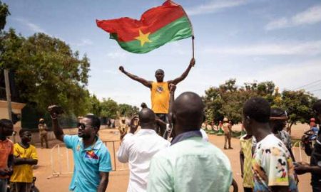 Des milliers de personnes manifestent au Burkina Faso pour réclamer une constitution qui marque une rupture avec la France