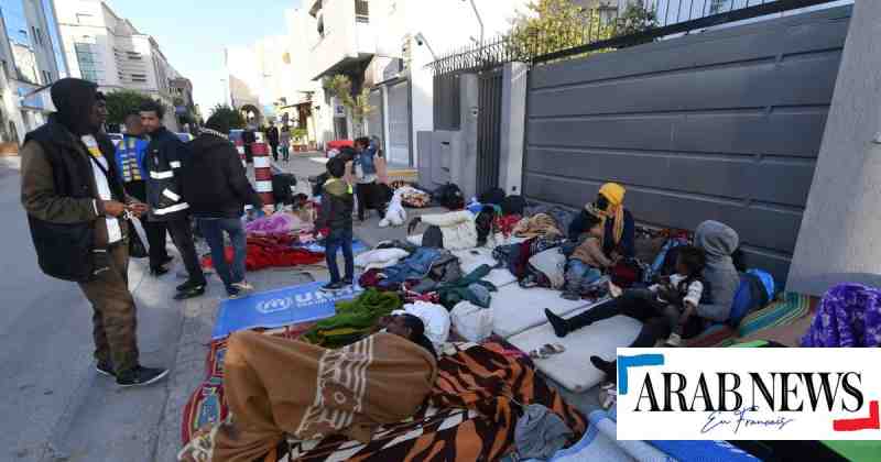 Le Croissant-Rouge évacue des centaines de migrants, dont des enfants, en Tunisie