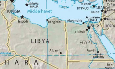 Courtiers de la mort flottante entre l'Égypte et la Libye