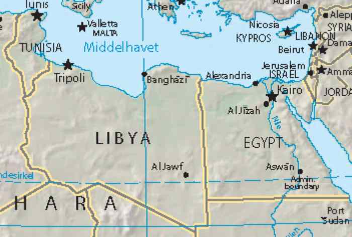 Courtiers de la mort flottante entre l'Égypte et la Libye