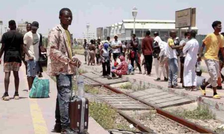 Les Tunisiens sont solidaires des migrants africains et Human Rights Watch appelle à la fin de leur expulsion vers le désert