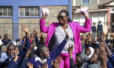 Une enquête au Kenya sur le fait de forcer les travailleuses à se déshabiller pour vérifier leur cycle menstruel