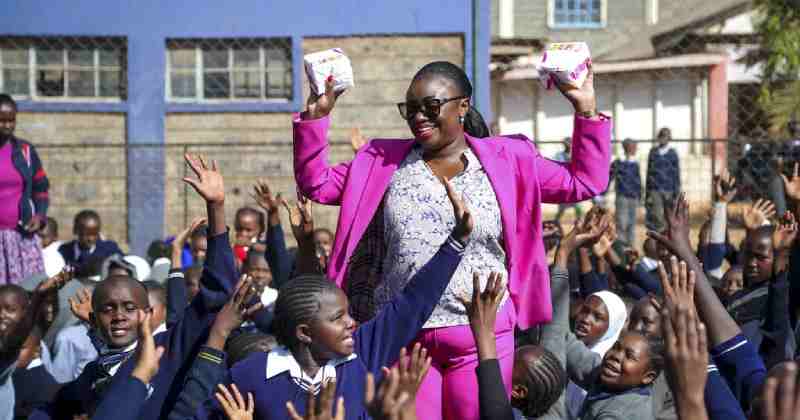 Une enquête au Kenya sur le fait de forcer les travailleuses à se déshabiller pour vérifier leur cycle menstruel