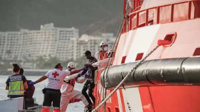 L'Espagne sauve un bateau avec 86 migrants africains à bord et des centaines de disparus