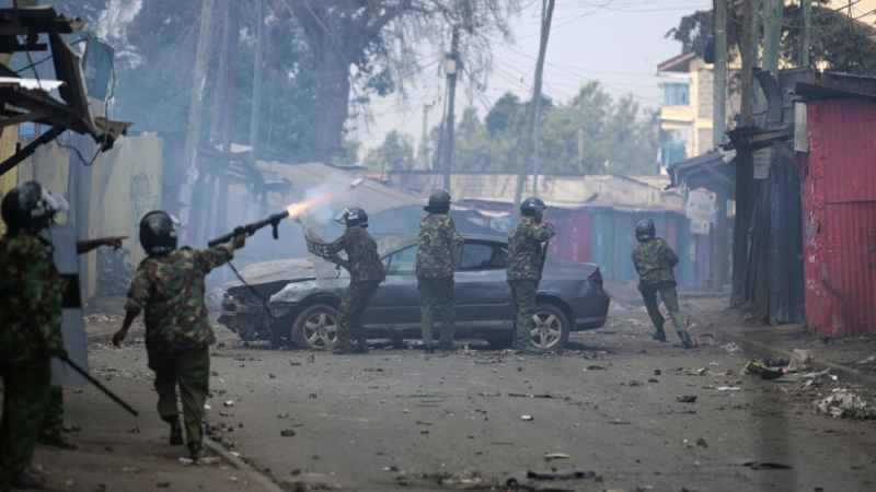 Affrontements entre policiers et manifestants à Nairobi et appels de plus en plus au dialogue