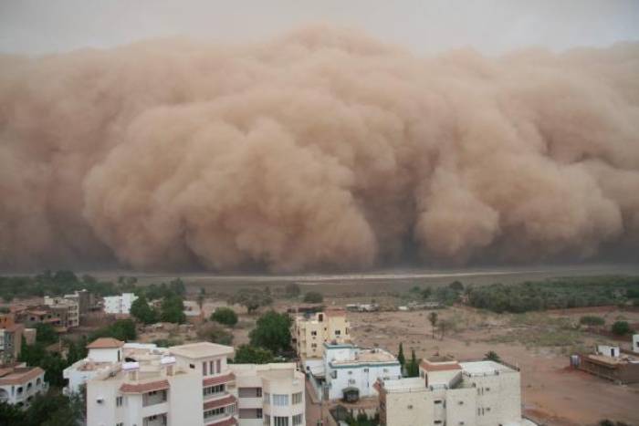 Nature "gémissante" en Egypte : tempêtes de poussière, pluies torrentielles et tonnerres