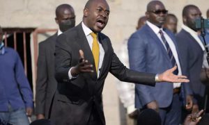 Le chef de l'opposition zimbabwéenne, Nelson Chamisa, lance sa campagne électorale et promet la prospérité