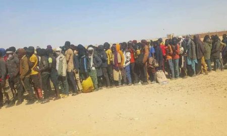 La Tunisie transporte des centaines de migrants africains vers une zone frontalière désertique