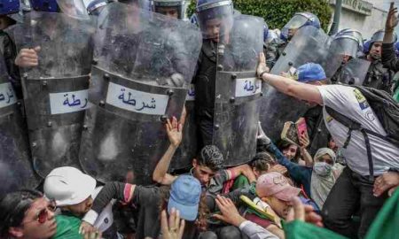 Les prix élevés et l'échec du régime militaire dans tout les domaines vont précipiter l'explosion de la situation en Algérie