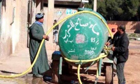 Algérie : des réservoirs cancérigènes en plastique envahissent les quartiers pauvres d'Oran