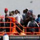 Des survivants d'un bateau au Cap-Vert disent que certains ont sauté pour tenter d'atteindre la terre ferme