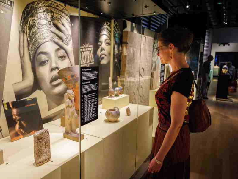 L'exposition d'un musée néerlandais sur l'Égypte ancienne en musique avec Beyoncé enrage Le Caire