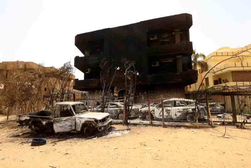 La décomposition de milliers de cadavres dans les rues de Khartoum augmente le risque de maladies et de flambées épidémiques