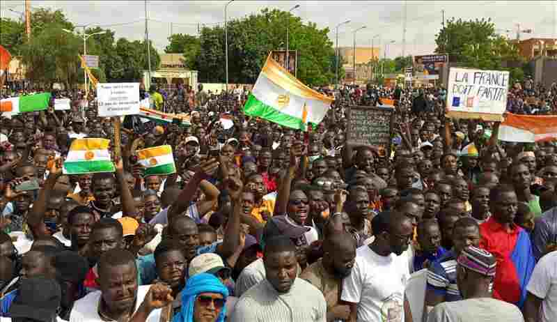 Niamey...Des milliers de putschistes manifestent contre la France et la CEDEAO