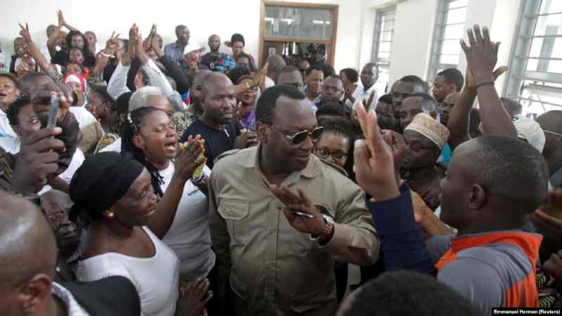 La police tanzanienne arrête deux personnes et les accuse d'organiser des manifestations