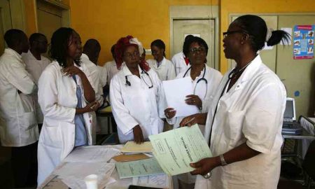 Les diplômés en médecine d’Afrique du Sud formés en Russie ont du mal à trouver un emploi