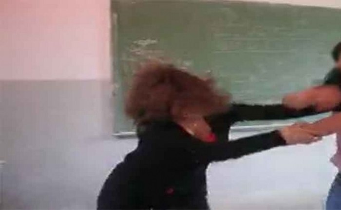 La mère d'une élève agresse une directrice d'école et menace de la tuer en Algérie