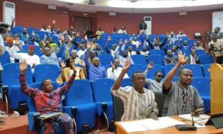 Le Parlement du Burkina Faso vote l'envoi de troupes au Niger