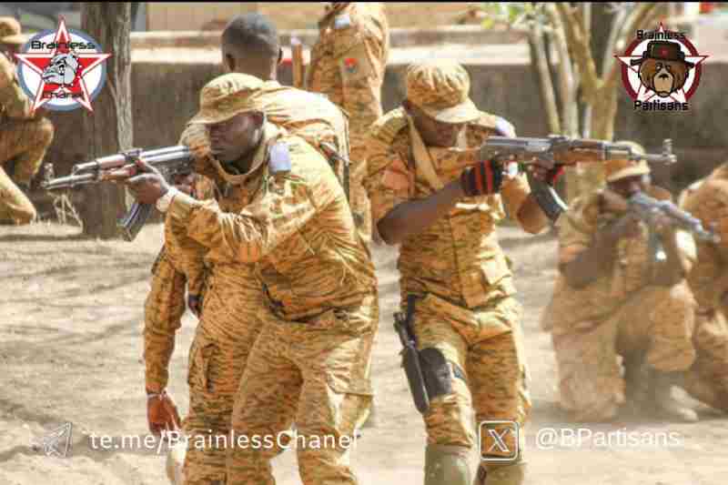 Les forces du Burkina Faso se joignent à un raid contre des militants au Niger