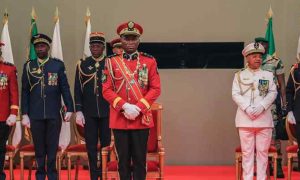 Le président de la République centrafricaine rencontre le chef de la junte militaire au Gabon