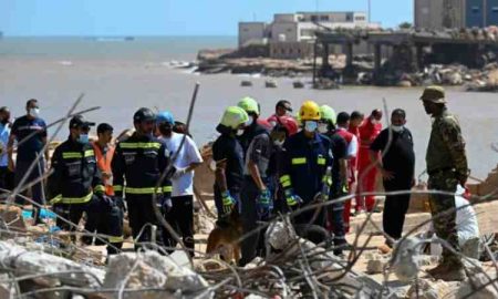 Les équipes de secours poursuivent leurs efforts pour récupérer les corps des victimes des inondations au large de la ville de Derna