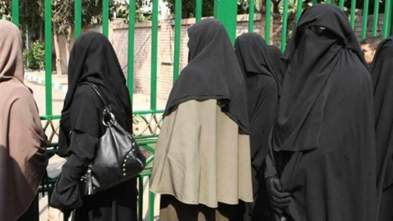 Le ministère égyptien de l'Éducation interdit le port du niqab et autorise le port du voile dans les écoles publiques et privées