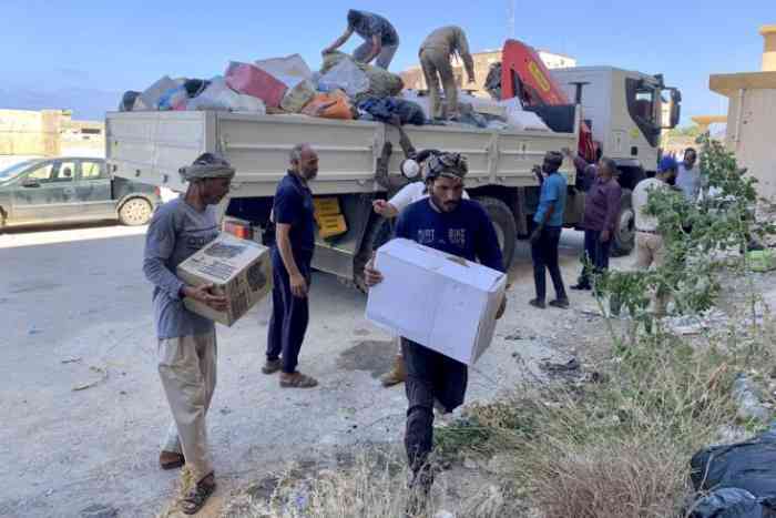 De nombreuses initiatives de solidarité populaire existent en Libye suite aux inondations de Derna