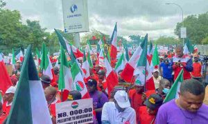 Les syndicats du Nigeria appellent à une grève illimitée contre le coût de la vie