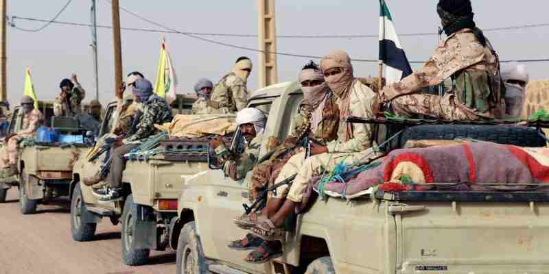 Les rebelles touareg annoncent le contrôle de deux bases militaires au centre du Mali et l'armée annonce sa mobilisation