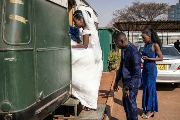 Zimbabwe : une caravane rouillée apporte un soulagement au mariage des tourtereaux