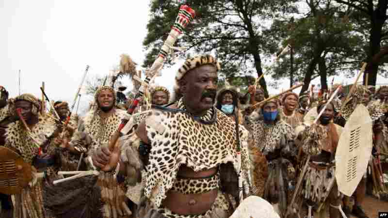 La contestation judiciaire visant à détrôner le roi zoulou d'Afrique du Sud est portée devant les tribunaux