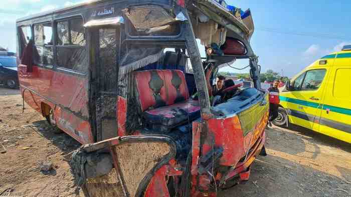35 personnes ont été tuées dans une collision entre un bus de passagers et plusieurs voitures en Égypte