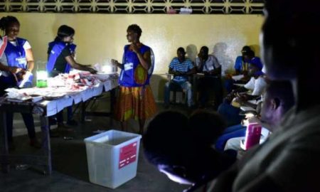 Le décompte des voix pour les élections libériennes commence et un second tour est attendu