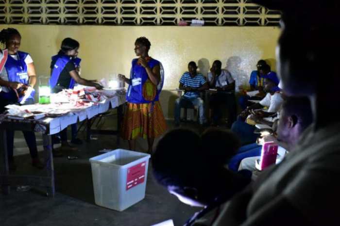 Le décompte des voix pour les élections libériennes commence et un second tour est attendu