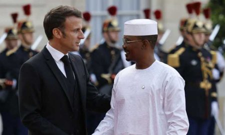 Macron discute avec le président tchadien du retrait des forces françaises du Niger