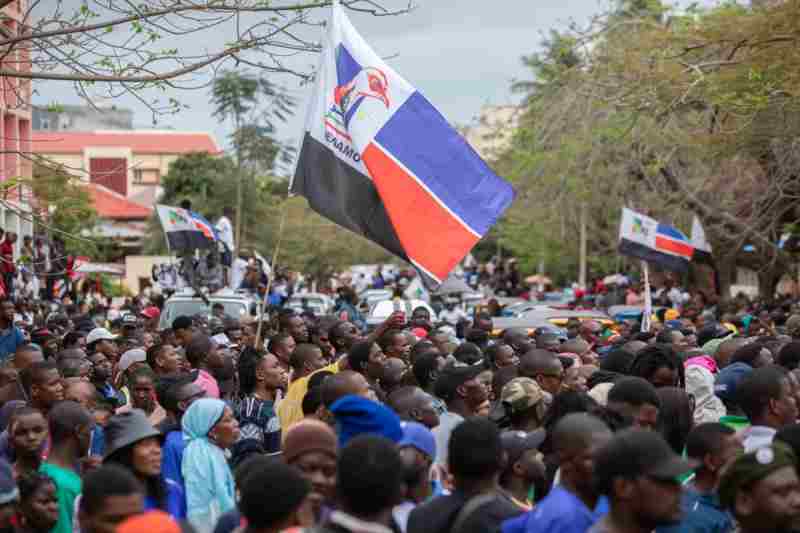 La police réprime les manifestations contre les résultats des élections à Maputo, la capitale du Mozambique