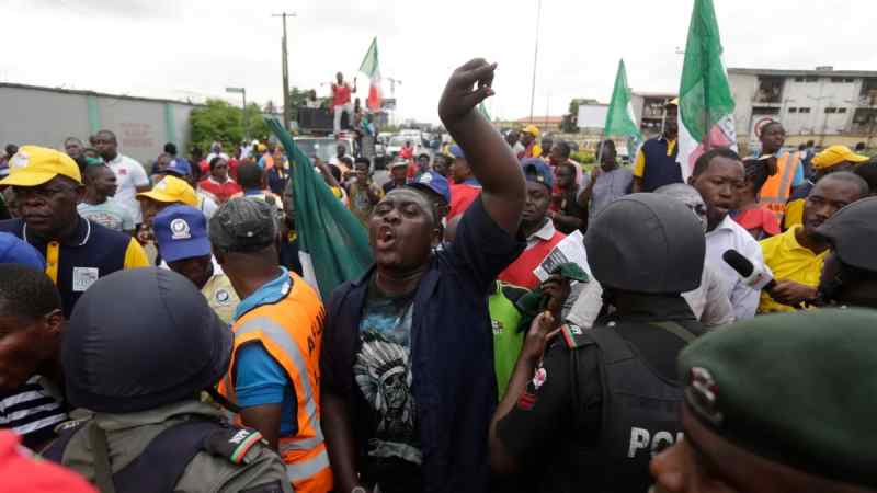 Le Nigeria propose une augmentation de salaire aux employés de l’État à l’approche d’une grève