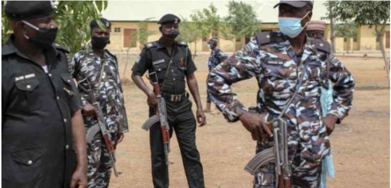 Des hommes armés tuent trois personnes et en kidnappent 50 dans le nord-ouest du Nigeria
