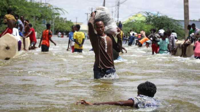 Les pires inondations depuis des décennies tuent 29 personnes en Somalie et frappent des villes d'Afrique de l'Est