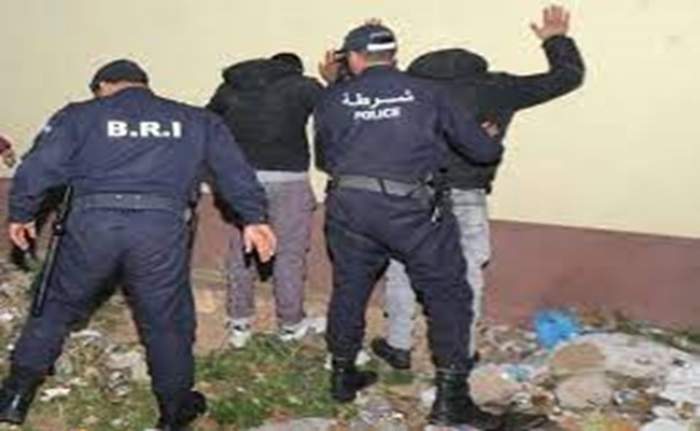 Algérie : Deux adolescents volent 1,3 milliard de centimes pour tenter de s'enfuir en France